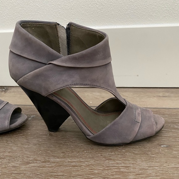 Grey / gray Miss Sixty cut out ankle booties with peep toe and triangle heels - Picture 4 of 7